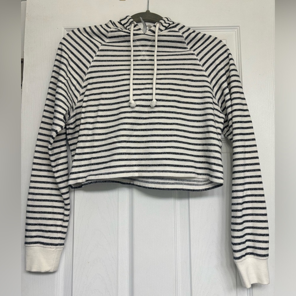 H&M Divided Striped Women’s Cropped Hoodie. Size XS. Black & White.